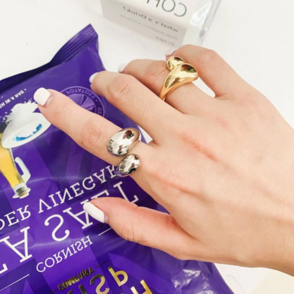 Adjustable gold dome ring - Picture 2 of 4